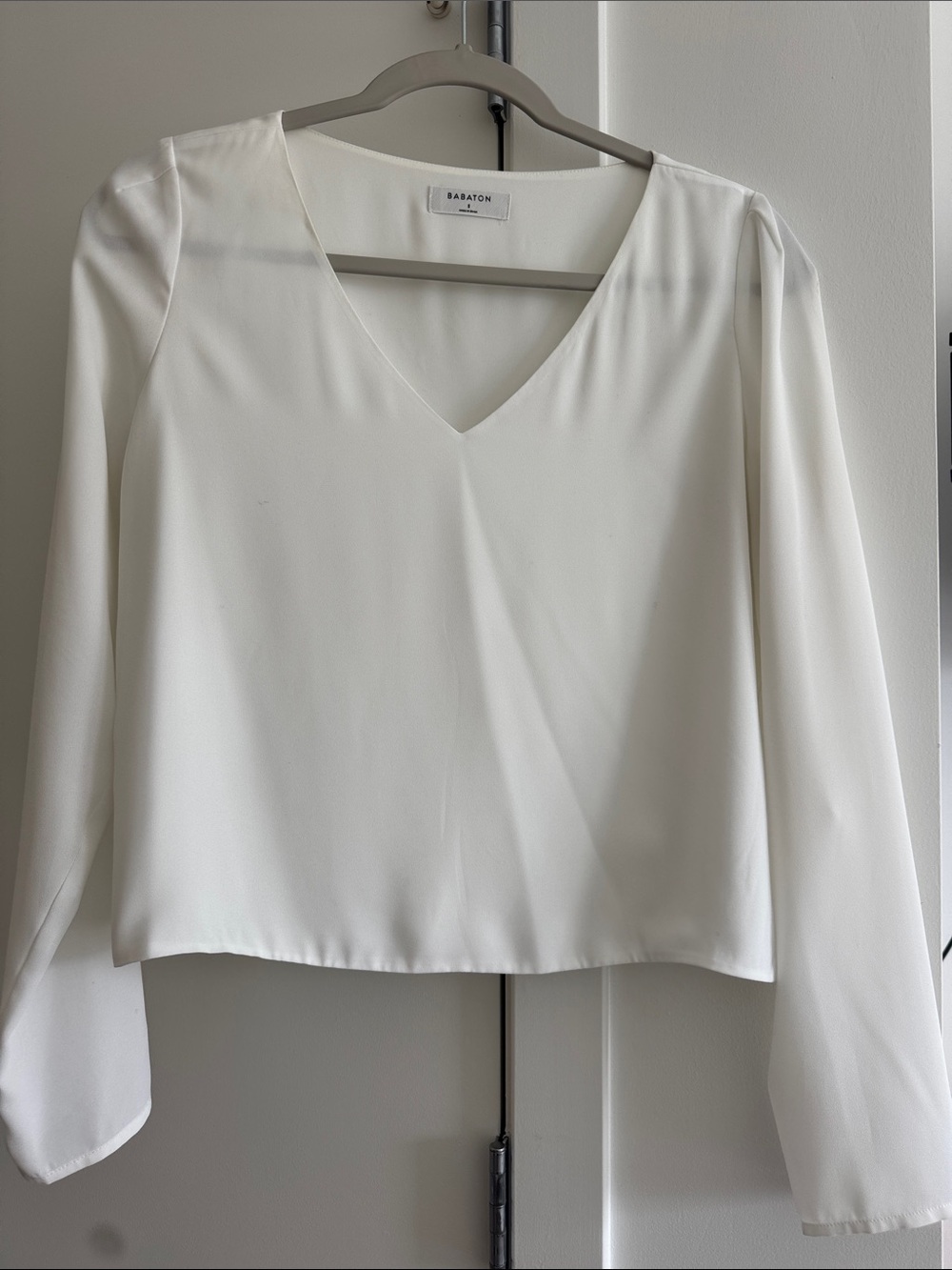 Babaton Cream V-Neck Long Sleeve Blouse